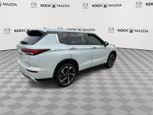 Photo of 2022 White Mitsubishi Outlander
