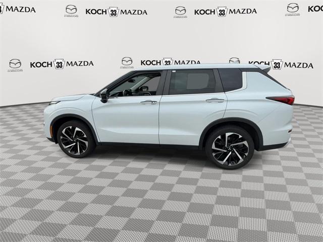 Photo of 2022 White Mitsubishi Outlander