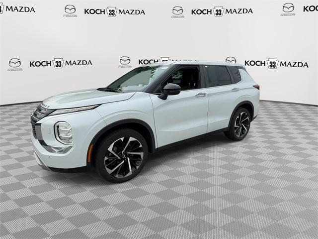 Photo of 2022 White Mitsubishi Outlander