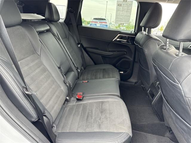 Photo of 2022 White Mitsubishi Outlander