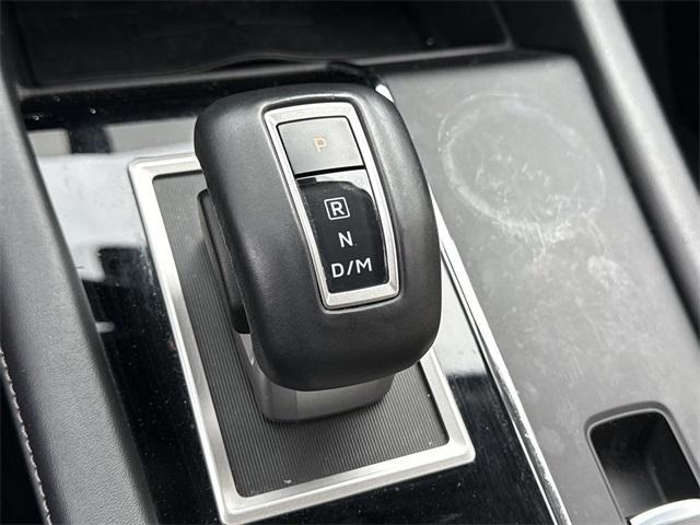 Photo of 2022 White Mitsubishi Outlander