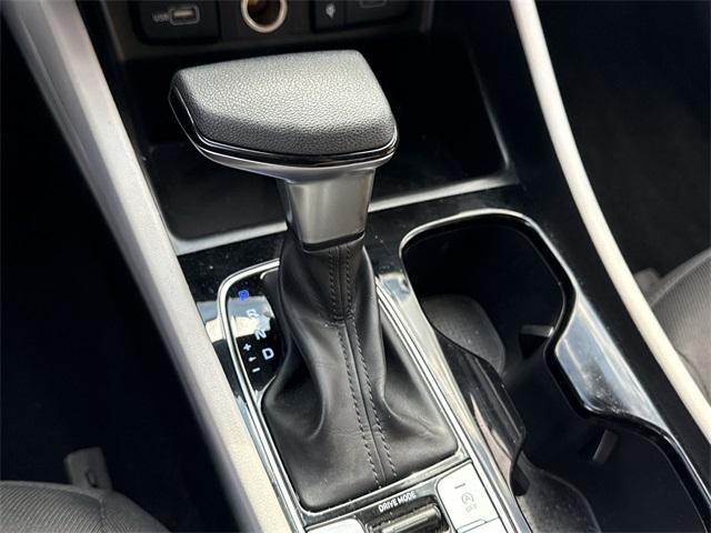 Photo of 2024 White Pearl Hyundai TUCSON