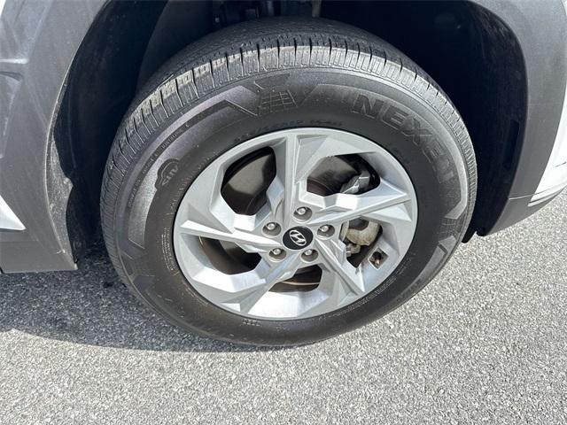 Photo of 2024 White Pearl Hyundai TUCSON