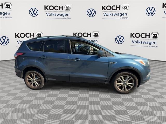 Photo of 2018 Blue Ford Escape
