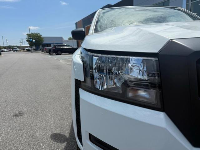 Photo of 2023 Glacier White Nissan Frontier