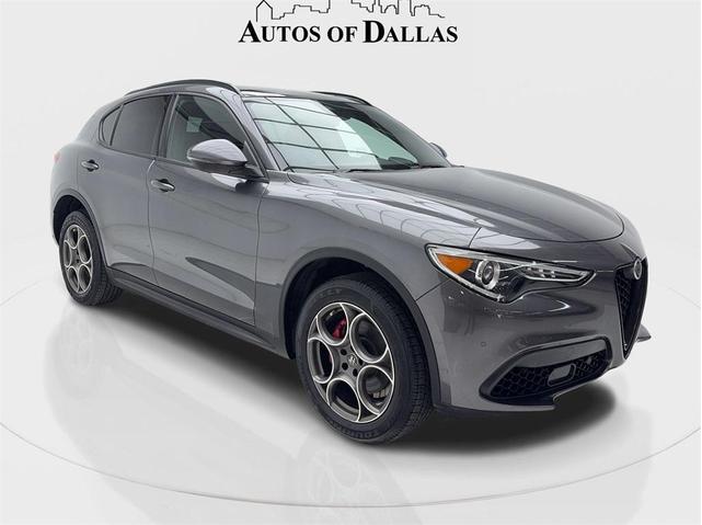 Photo of 2022 Vesuvio Gray Metallic Alfa Romeo Stelvio