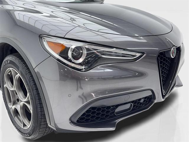 Photo of 2022 Vesuvio Gray Metallic Alfa Romeo Stelvio