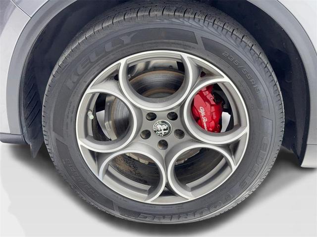 Photo of 2022 Vesuvio Gray Metallic Alfa Romeo Stelvio