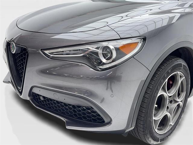 Photo of 2022 Vesuvio Gray Metallic Alfa Romeo Stelvio