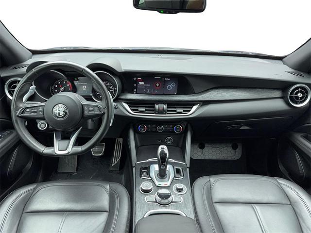 Photo of 2022 Vesuvio Gray Metallic Alfa Romeo Stelvio