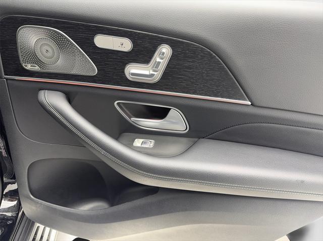 Photo of 2023 Black Mercedes-Benz GLS 450