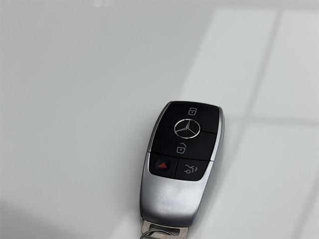Photo of 2025 White Mercedes-Benz GLB 250