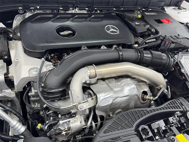 Photo of 2025 White Mercedes-Benz GLB 250