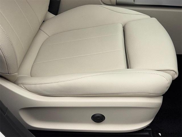 Photo of 2025 White Mercedes-Benz GLB 250
