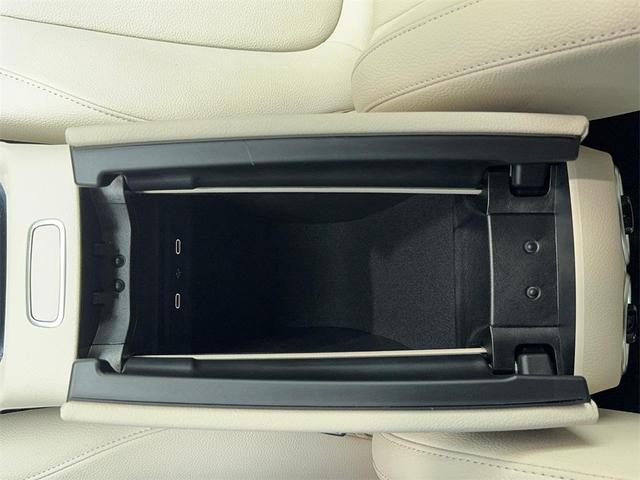 Photo of 2025 White Mercedes-Benz GLB 250