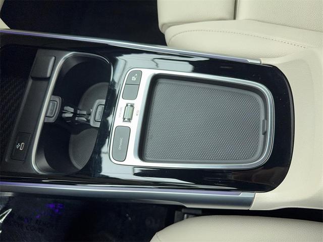 Photo of 2025 White Mercedes-Benz GLB 250