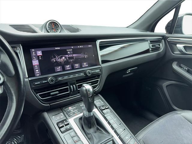 Photo of 2021 Black Porsche Macan