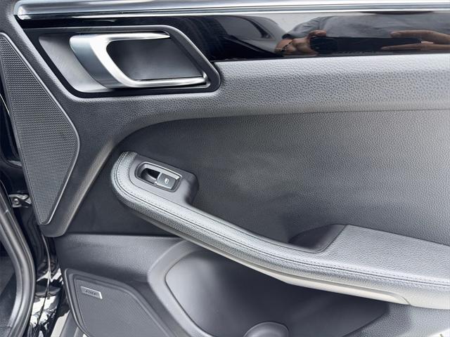 Photo of 2021 Black Porsche Macan