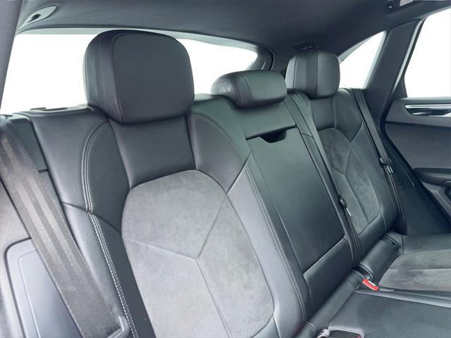 Photo of 2021 Black Porsche Macan