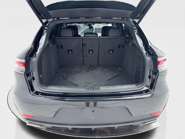 Photo of 2021 Black Porsche Macan