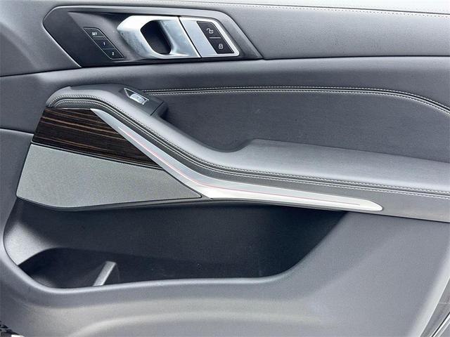 Photo of 2024 Black BMW X7