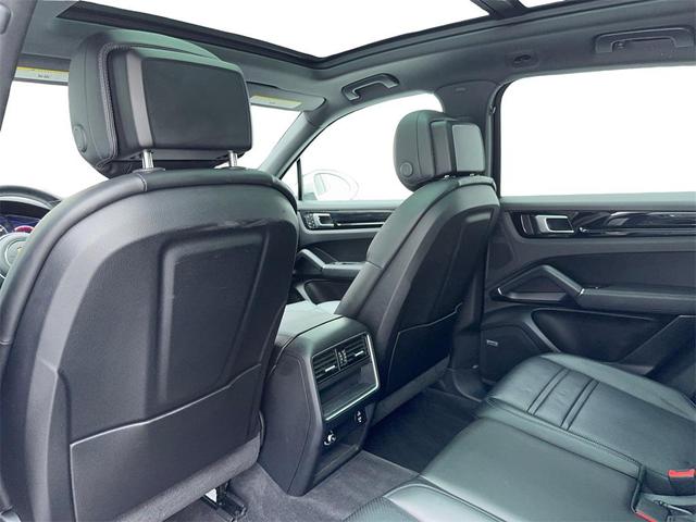 Photo of 2022 White Porsche Cayenne
