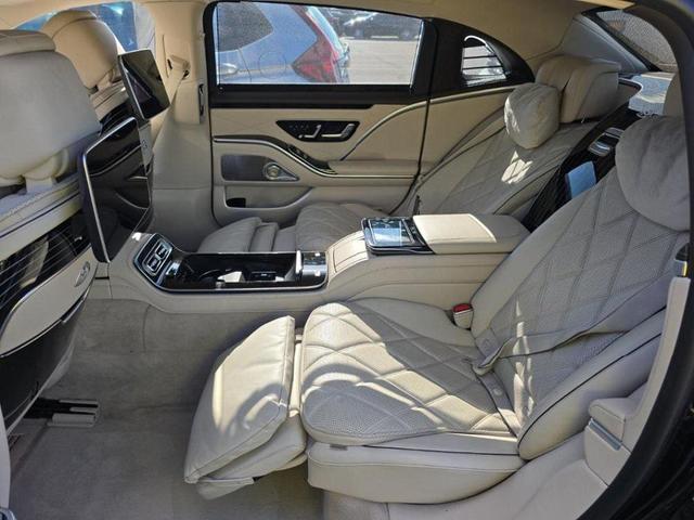 Photo of 2022 Black Mercedes-Benz Maybach S 580