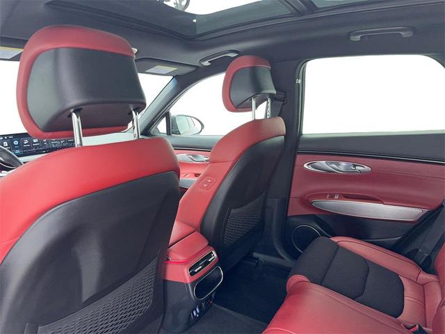 Photo of 2024 Vik Black Genesis GV70