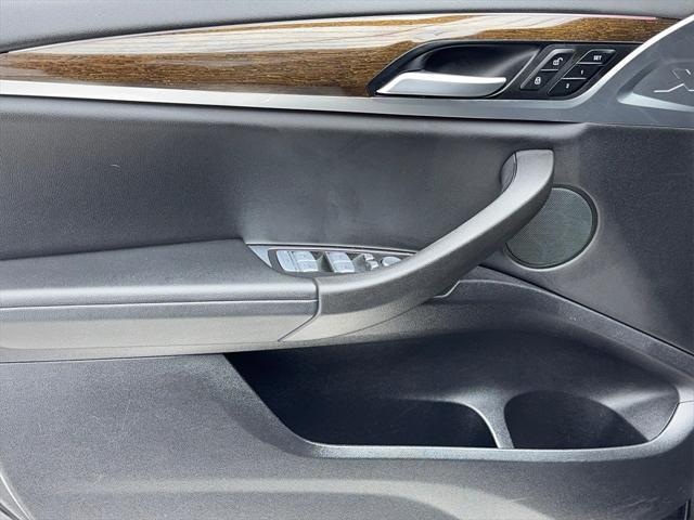 Photo of 2024 Gray BMW X4
