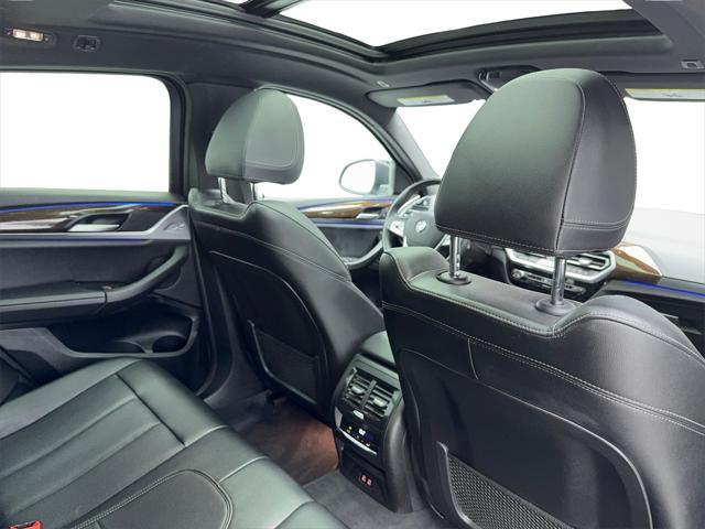 Photo of 2024 Gray BMW X4