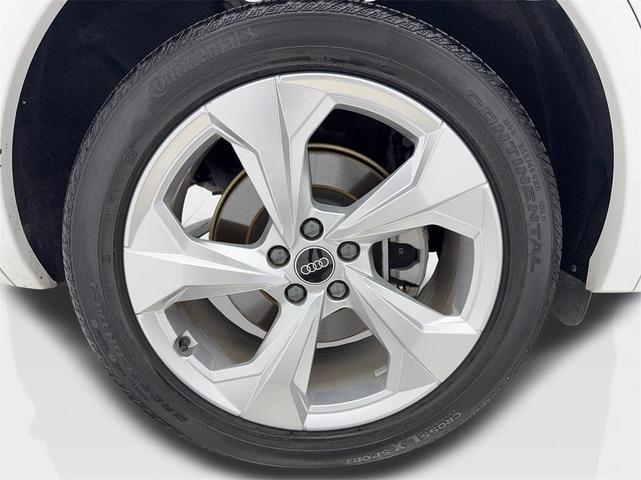 Photo of 2023 White Audi Q5