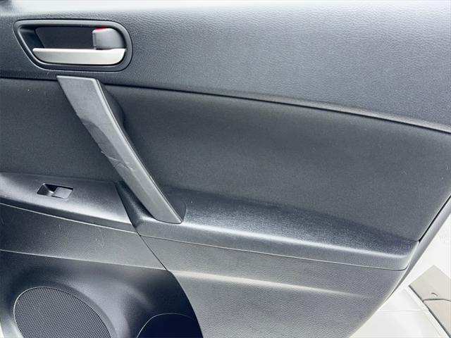 Photo of 2013 Crystal White Pearl Mica Mazda Mazda3