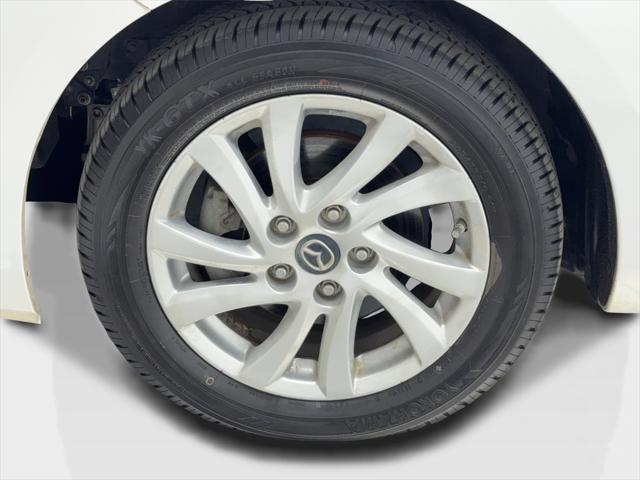 Photo of 2013 Crystal White Pearl Mica Mazda Mazda3