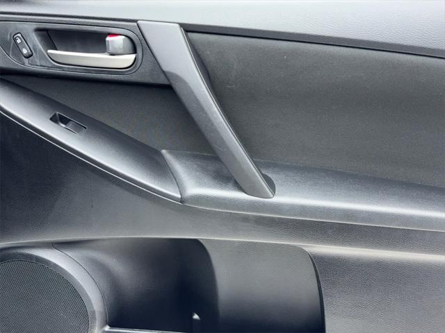 Photo of 2013 Crystal White Pearl Mica Mazda Mazda3
