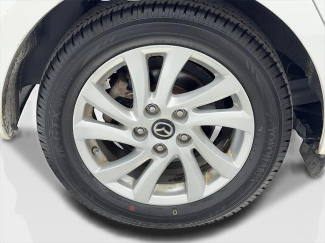 Photo of 2013 Crystal White Pearl Mica Mazda Mazda3