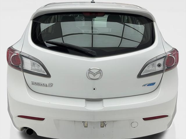 Photo of 2013 Crystal White Pearl Mica Mazda Mazda3