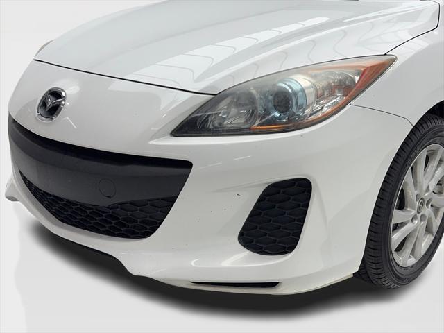 Photo of 2013 Crystal White Pearl Mica Mazda Mazda3
