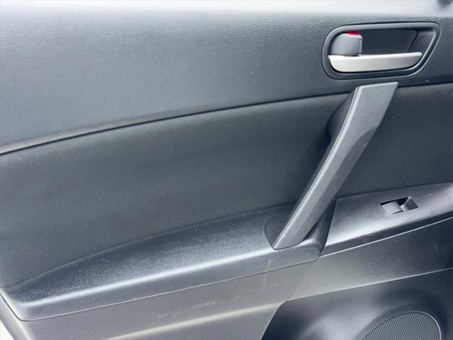 Photo of 2013 Crystal White Pearl Mica Mazda Mazda3
