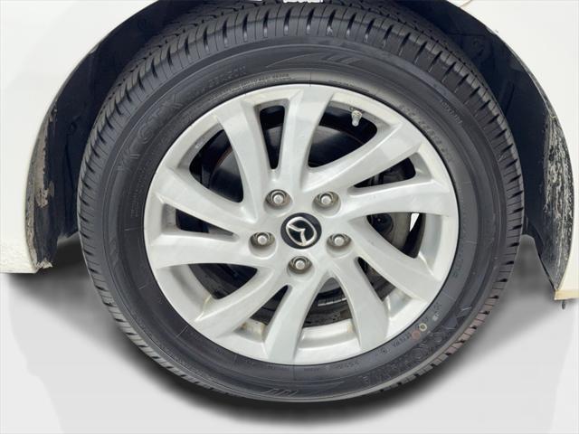 Photo of 2013 Crystal White Pearl Mica Mazda Mazda3