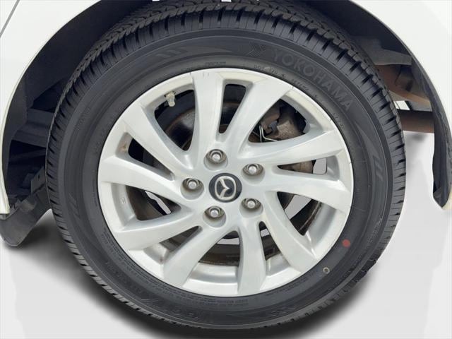 Photo of 2013 Crystal White Pearl Mica Mazda Mazda3