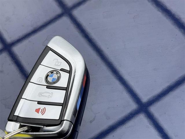 Photo of 2022 Tanzanite Blue II Metallic BMW X7