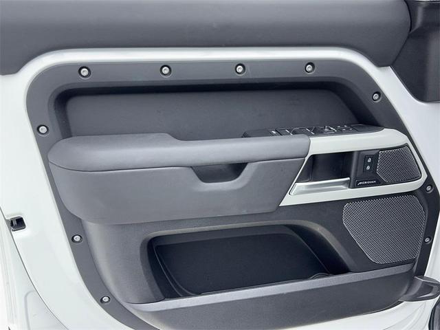 Photo of 2024 Fuji White Land Rover Defender