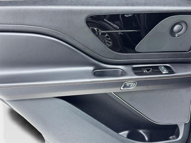 Photo of 2024 Infinite Black Metallic Clearcoat Lincoln Aviator