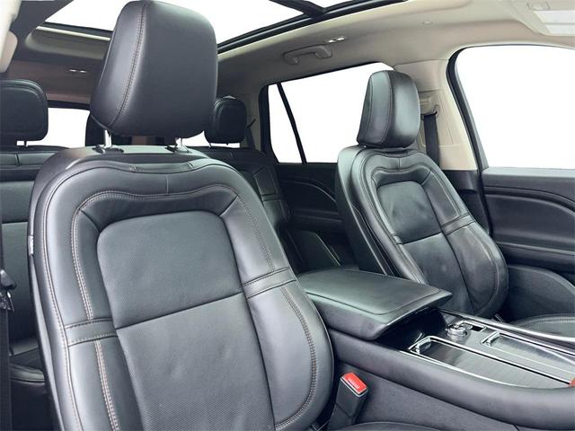 Photo of 2024 Infinite Black Metallic Clearcoat Lincoln Aviator