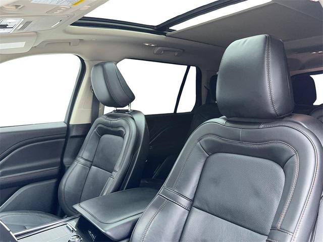 Photo of 2024 Infinite Black Metallic Clearcoat Lincoln Aviator