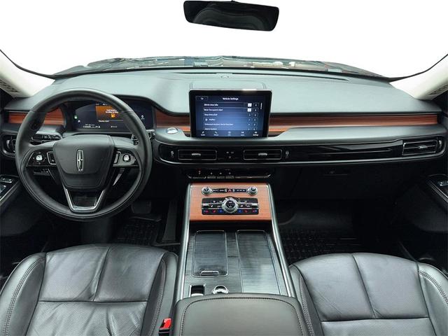 Photo of 2024 Infinite Black Metallic Clearcoat Lincoln Aviator