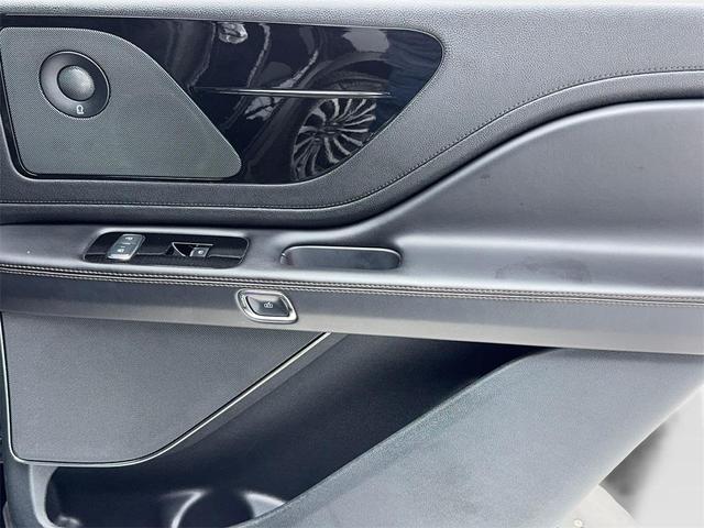Photo of 2024 Infinite Black Metallic Clearcoat Lincoln Aviator