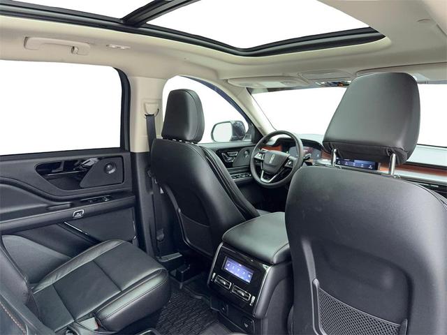 Photo of 2024 Infinite Black Metallic Clearcoat Lincoln Aviator
