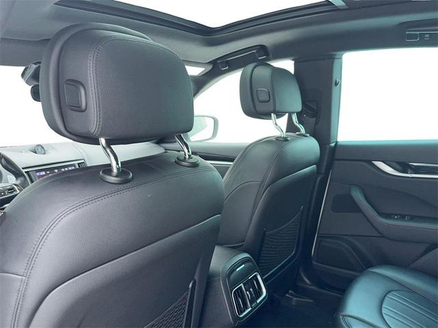 Photo of 2023 Bianco Maserati Levante
