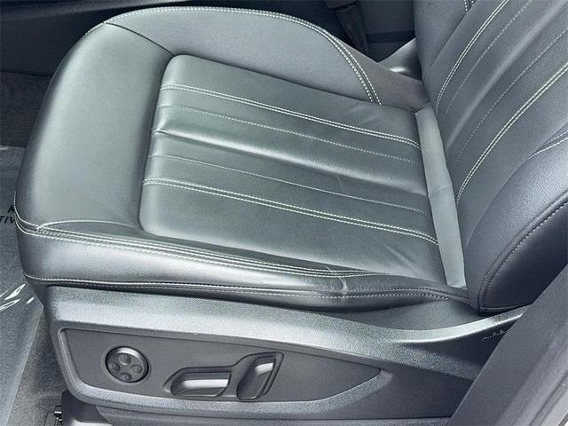Photo of 2023 Ibis White Audi Q5
